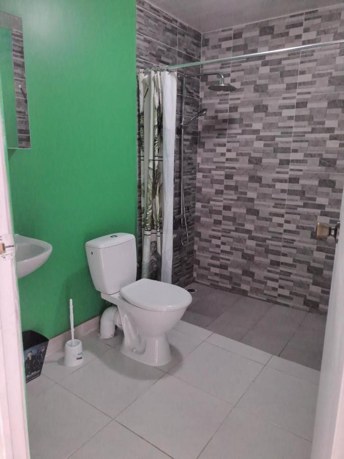 Hostel Laure Hebergement Loue Des Lits En Dortoir Faaa Zewnętrze zdjęcie