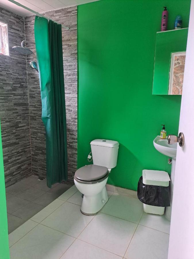 Hostel Laure Hebergement Loue Des Lits En Dortoir Faaa Zewnętrze zdjęcie